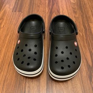 Crocs ( Crocband Clogs) size 7M/8W (run small)